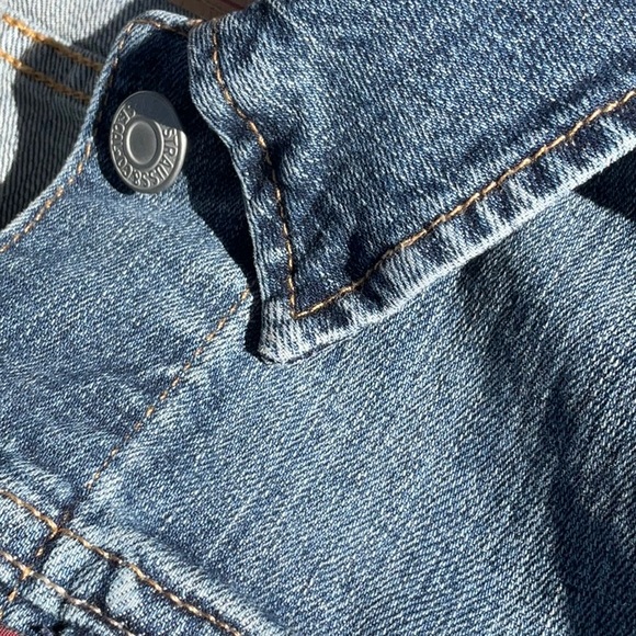Levi’s Women’s Sweet Jane Original Trucker Blue Dark Wash Denim Jean Jacket xs - Picture 8 of 8